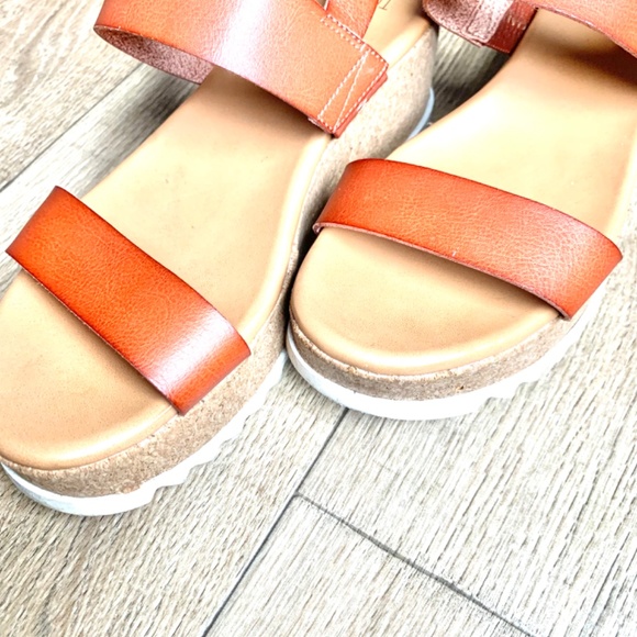 Platform Sandals - Picture 2 of 4